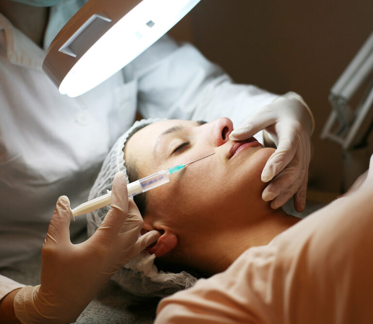 Woman,Having,Botox,Treatment,In,Beauty,Salon.